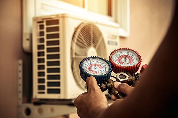 Professional Ac Installation technician working in Berthoud, CO